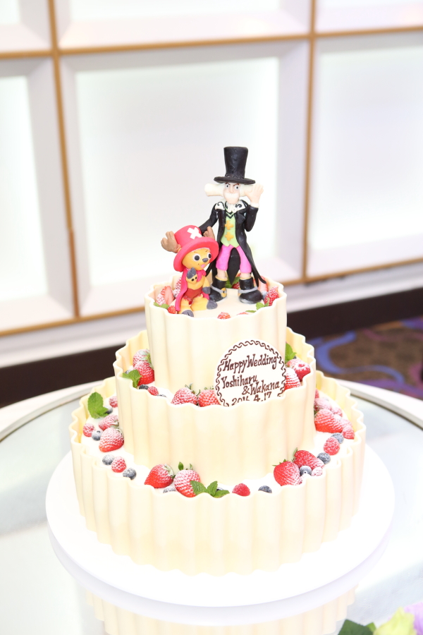 ウエディングケーキの上にワンピースのチョッパーが 大阪の結婚式情報