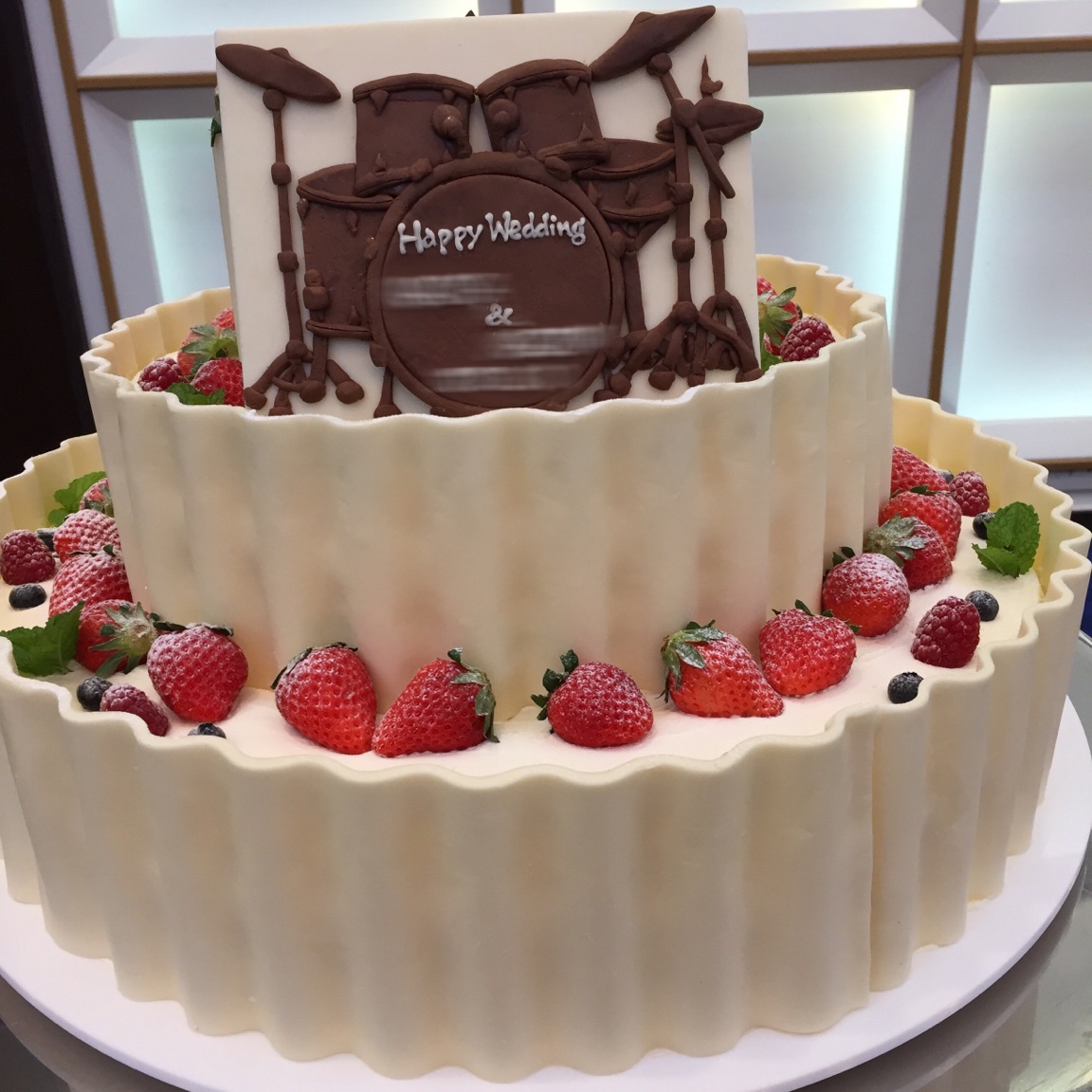 ウェディングケーキのプレートをドラム型に型取って作って下さいました 大阪の結婚式情報