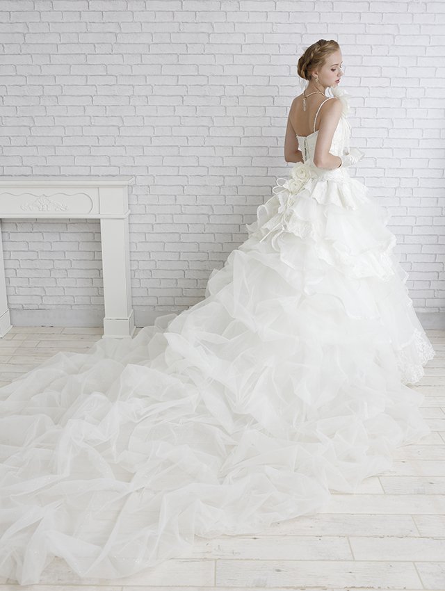 大阪のレンタルウエディングドレス|純白のウエデイングドレスも！